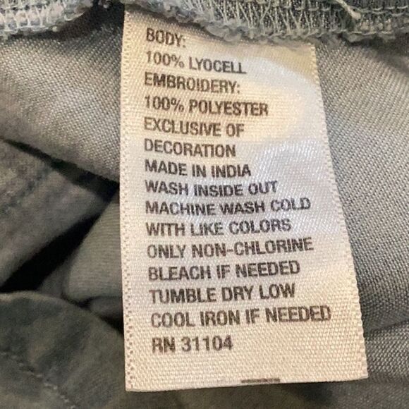 NWT  New Crown & Ivy sleeveless Embroidered chambray romper XS - Picture 10 of 10